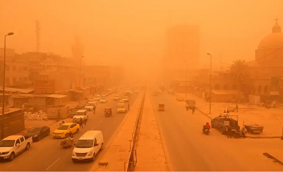 Safe Driving in Sandstorms: Five Tips