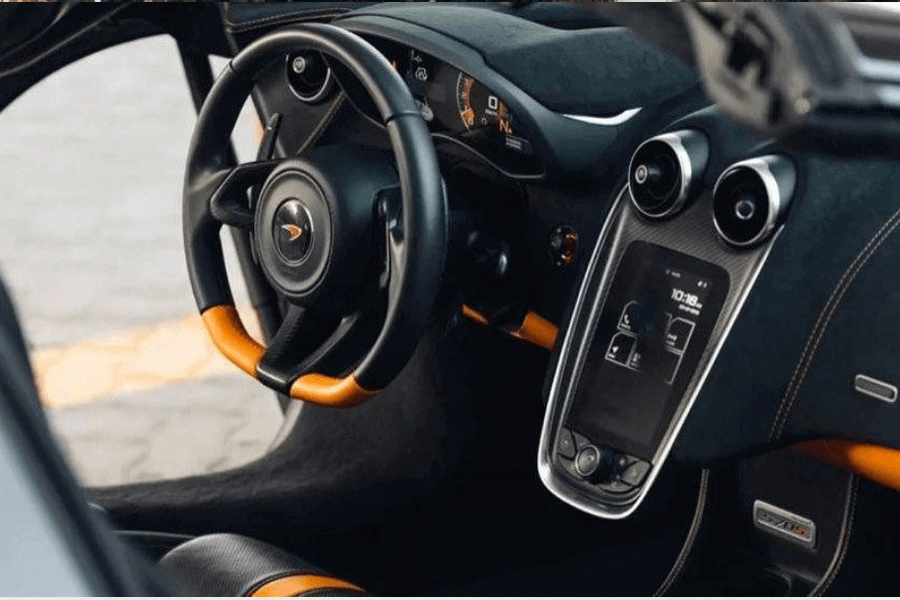 McLaren 570 Coupe rent a Car Dubai 