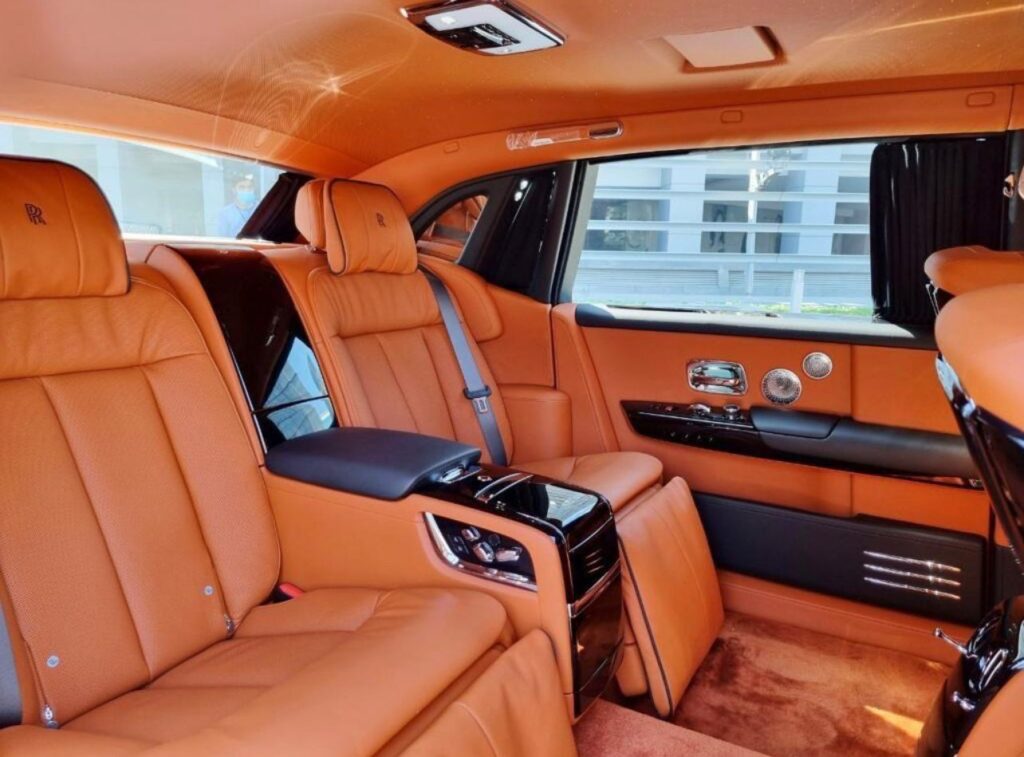 Rolls Royce phantom rent a car Dubai 