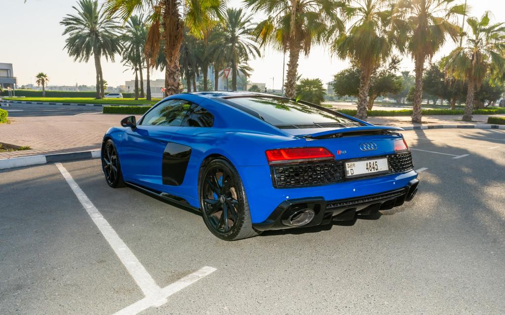 Audi r8 V10 rent a car Dubai 