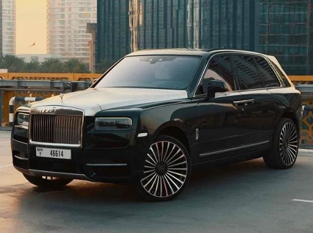 Rent a Rolls Royce Cullinan in Dubai