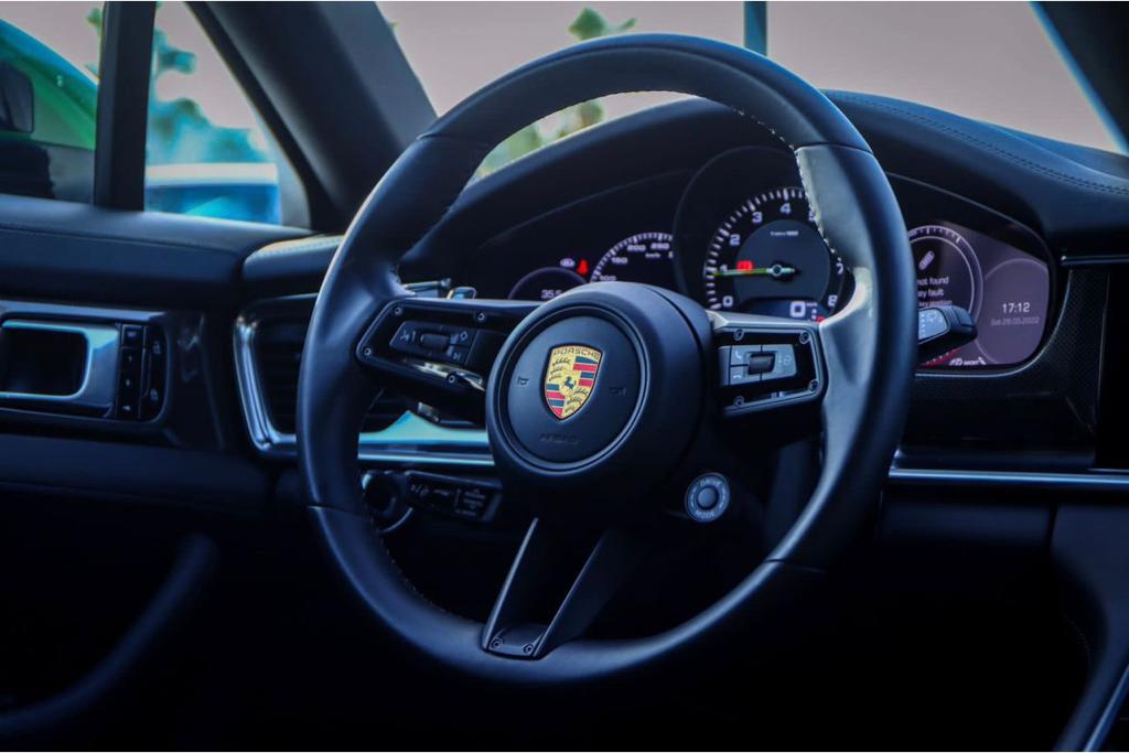 Porsche Panamera rent a car Dubai